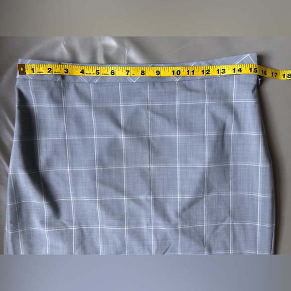 Banana Republic plaid pencil skirt - Picture 2 of 8